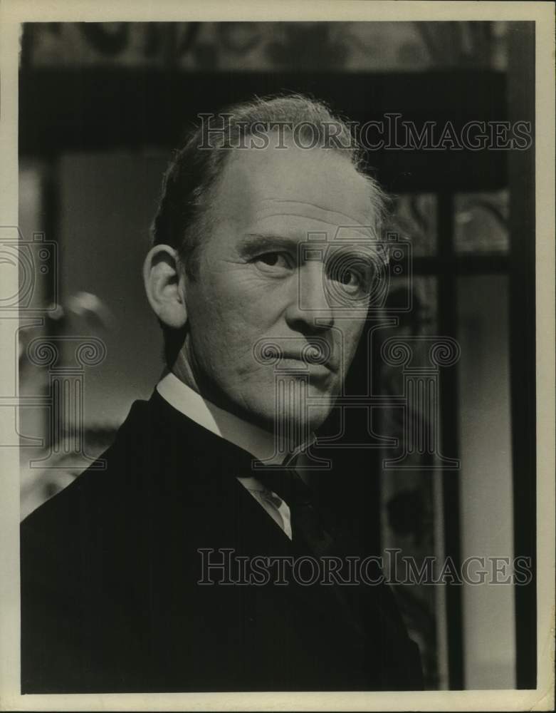 Gordon Jackson in scene - Historic Images
