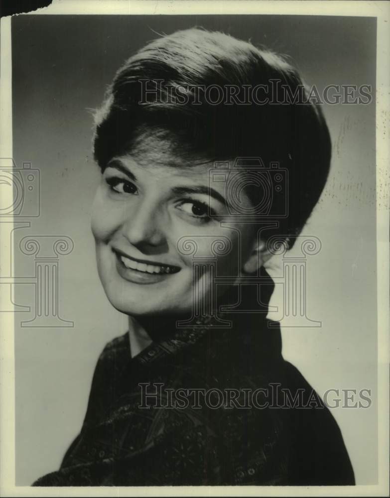 Press Photo Patricia Huston acts in "Shotgun Slade" - Historic Images