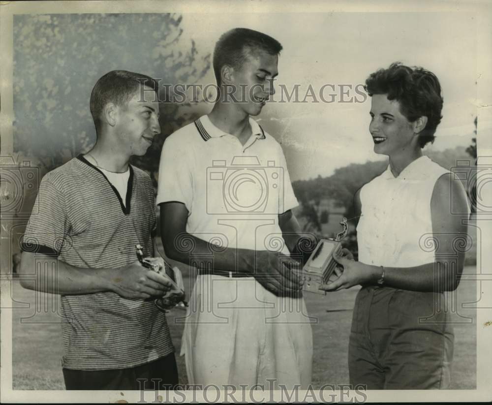 1956 Press Photo Bob Groves and Manny Norton accept trophies form Diane Garritt - Historic Images