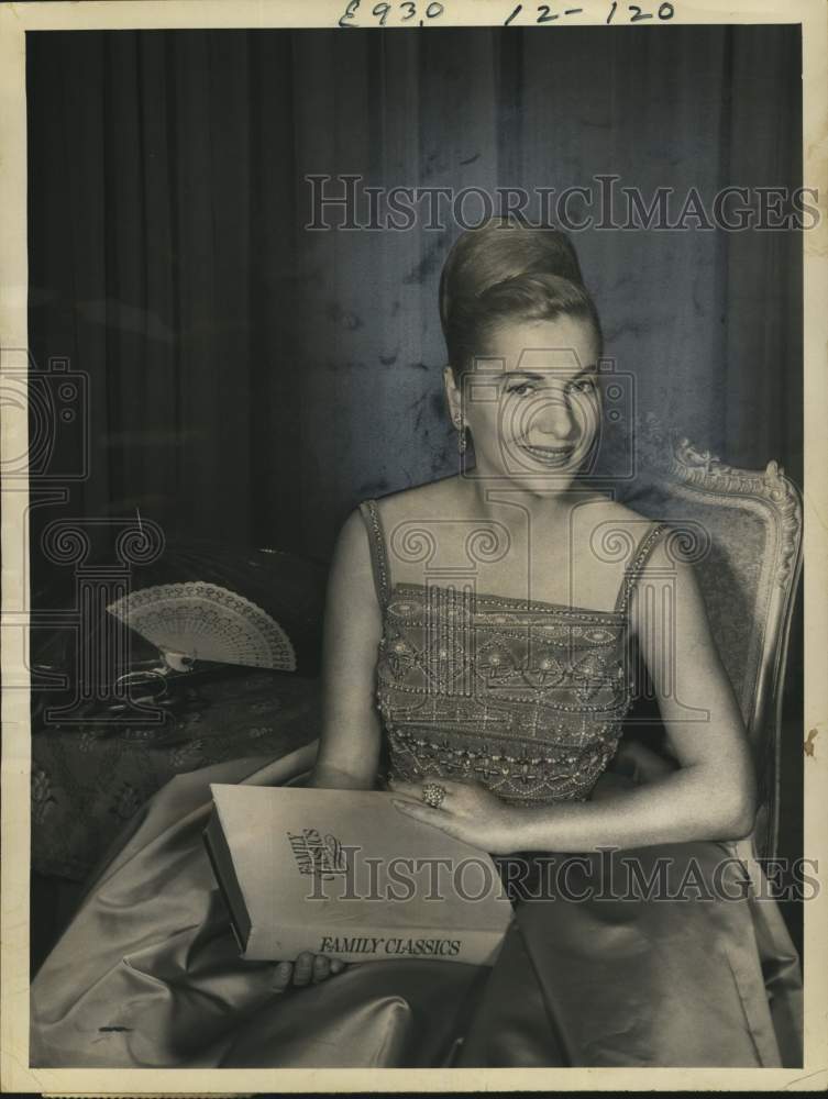 1960 Actress Joan Fontaine is hostess for Family Classics series-Historic Images