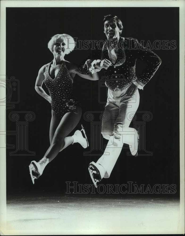 1976 Press Photo Ice Skaters Susan Berns and Richard Dwyer - syp14597- Historic Images
