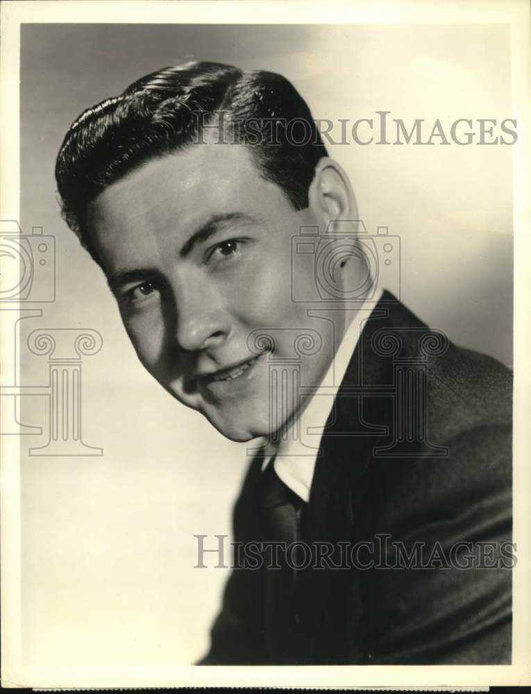 1958 Johnny Gilbert emcees &quot;Music Bingo&quot;-Historic Images