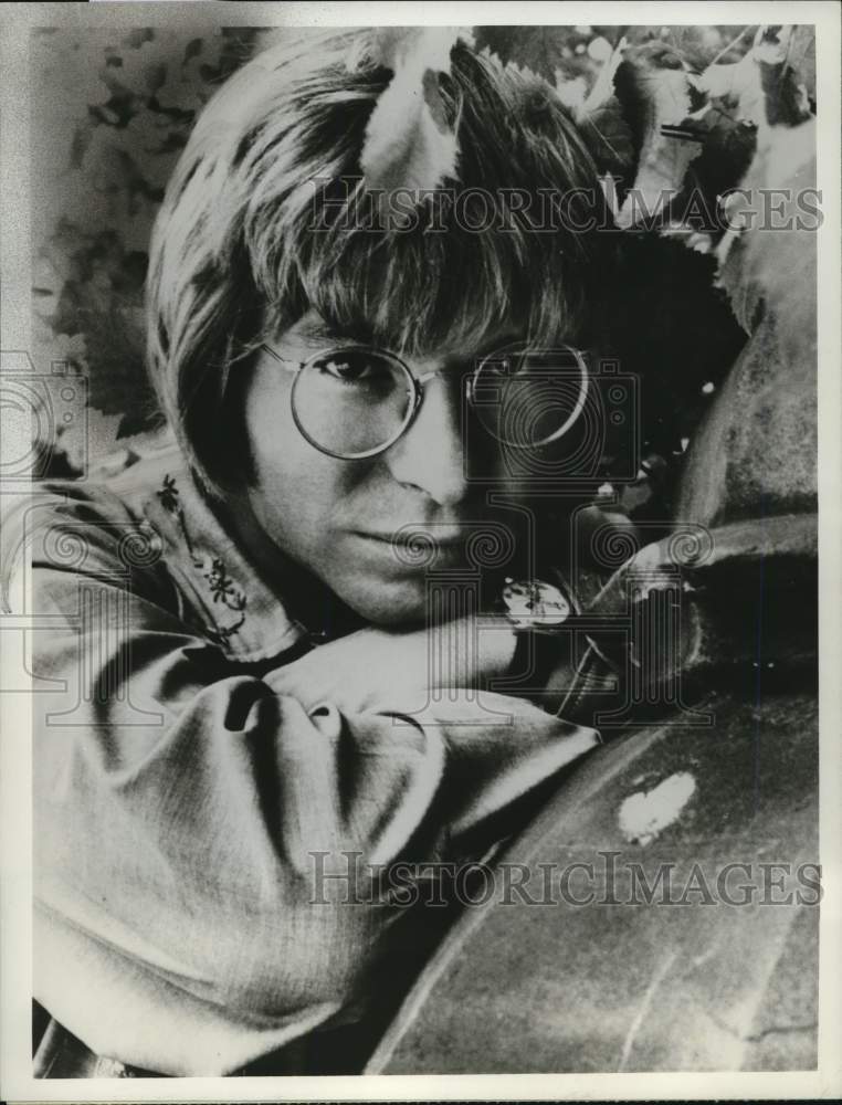 1972 Press Photo Musician John Denver for Television&#39;s &quot;The Midnight Special&quot;- Historic Images