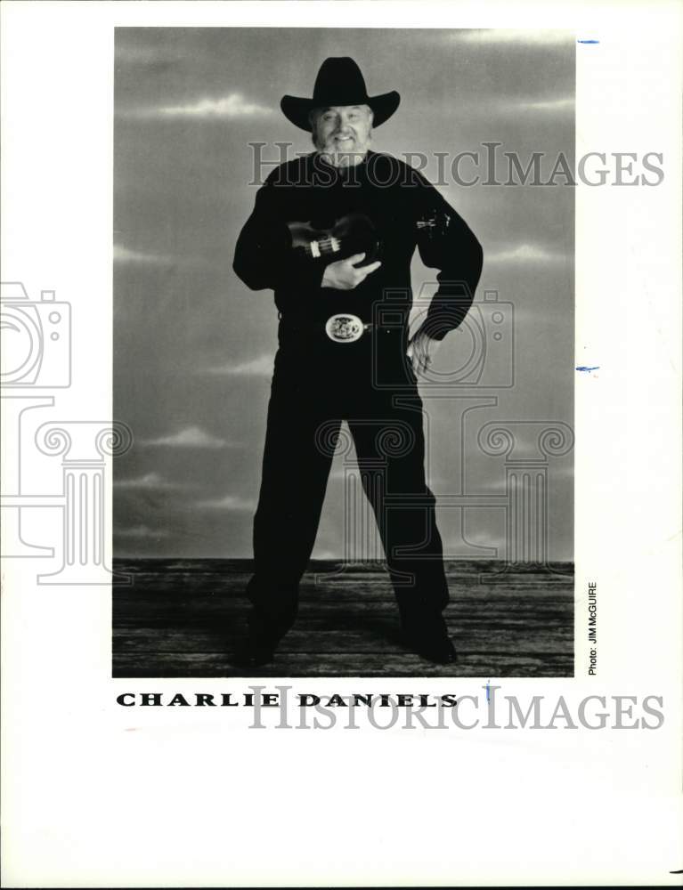 Press Photo Country Music star Charlie Daniels with his fiddle - syp29945- Historic Images