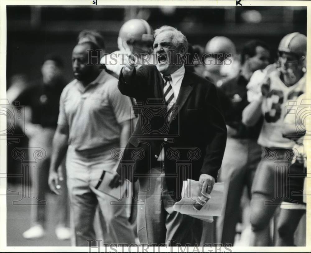 1989 Press Photo Syracuse University football Dick MacPherson at a game - Historic Images