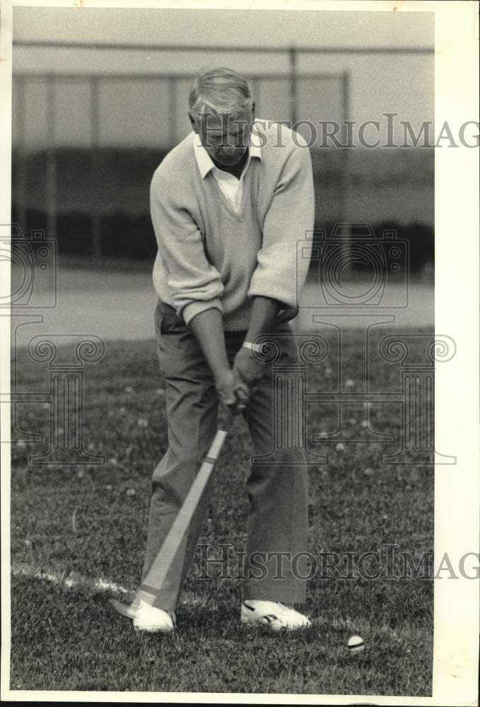 Press Photo Matt Rybinski at Onondaga Community College Senior Games - Historic Images