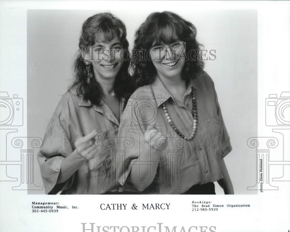 1998 Press Photo Musicians Cathy &amp; Marcy - syp49021 - Historic Images