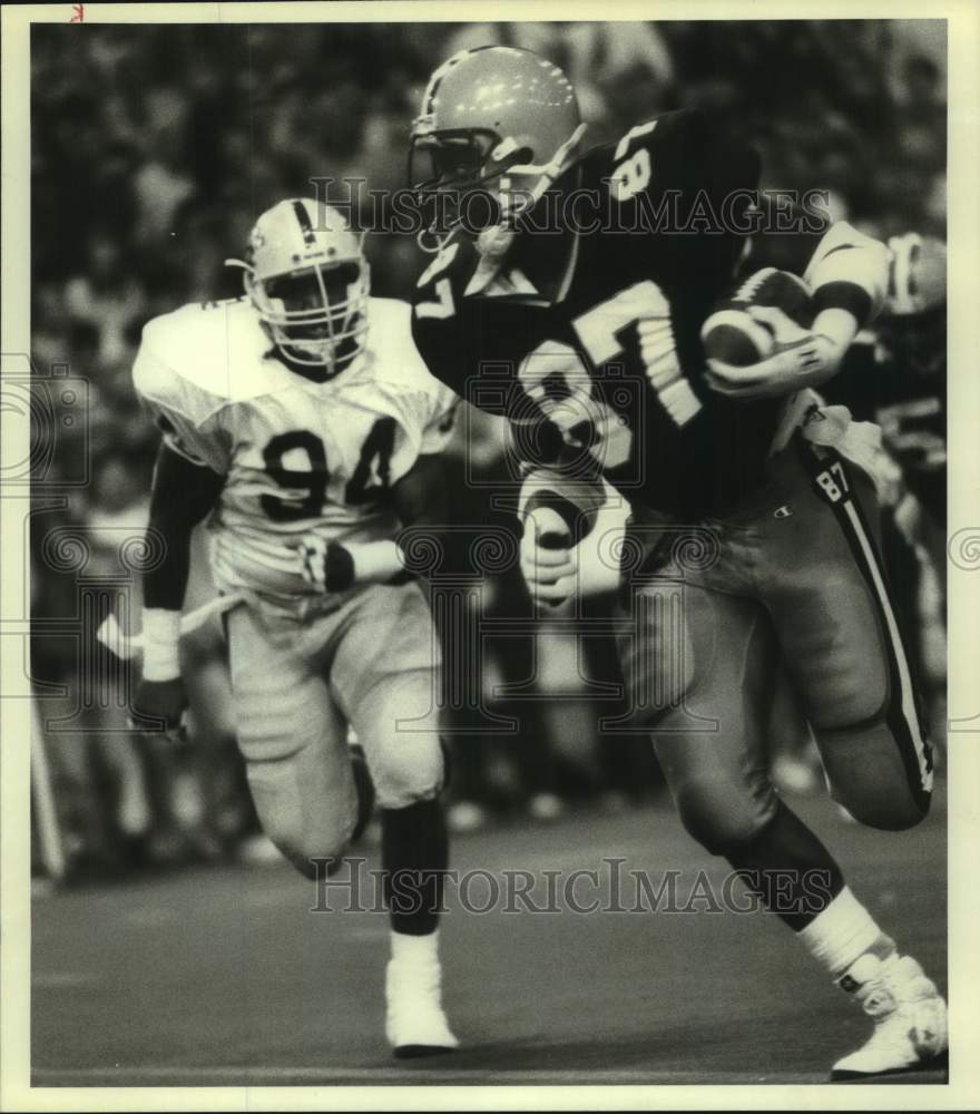 1988 Press Photo Syracuse University football player Pat Davis runs for a TD - Historic Images