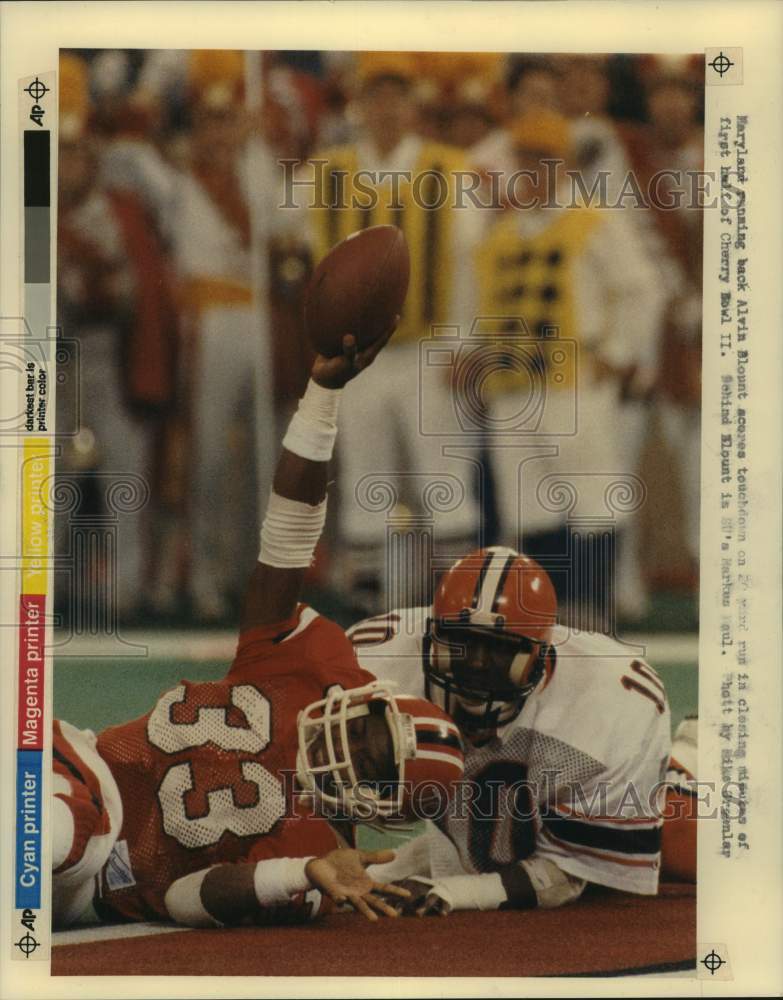 Press Photo Maryland football player Alvin Blount holds ball after after score - Historic Images