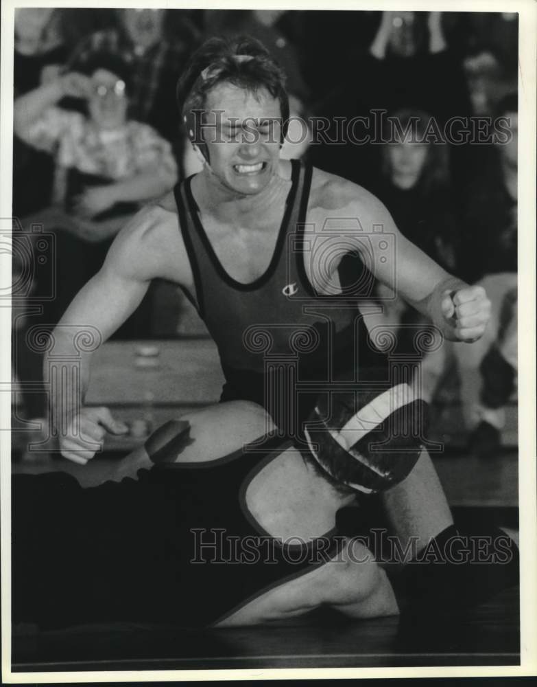 1992 Press Photo Mexico wrestler Josh Downing clinches fists in victory - Historic Images