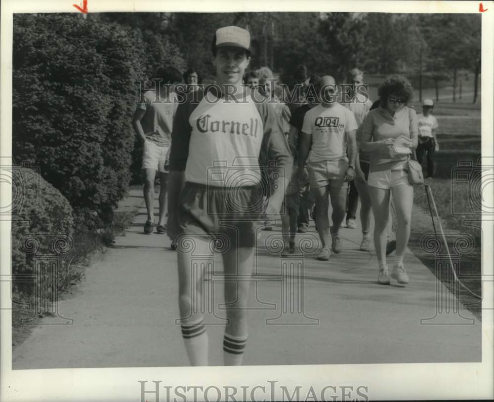 1986 Press Photo Cystic fibrosis patient Craig Reid begins walk - sys02595- Historic Images