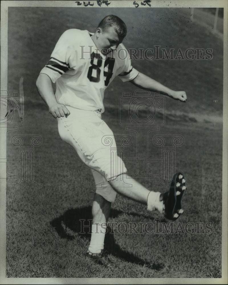 1962 Press Photo Syracuse U football kicker Tom Mingo follows thru on kick- Historic Images