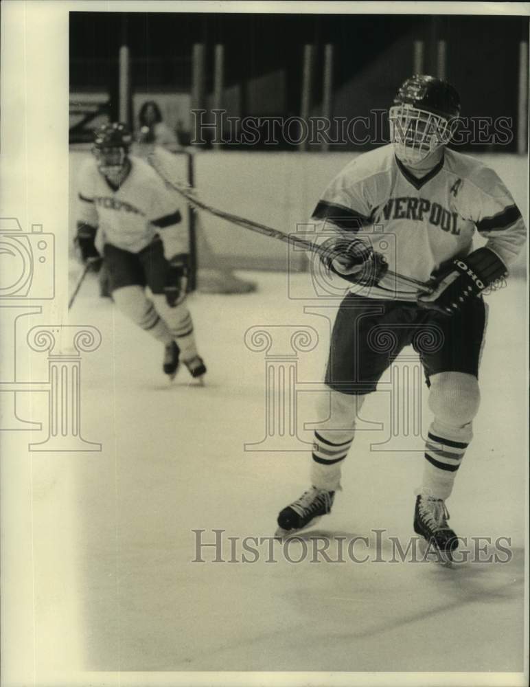 1984 Press Photo Liverpool hockey player Kyle Milotte in action on ice Wednesday - Historic Images