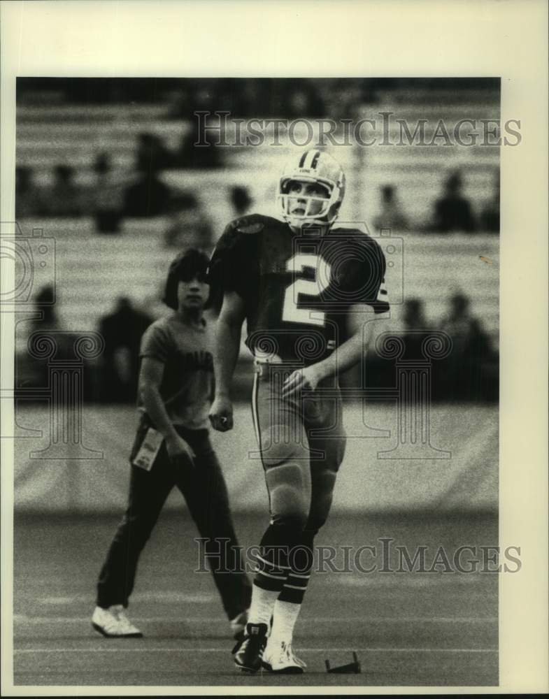 Press Photo Syracuse University football kicker Russ Carpentieri watches kick- Historic Images