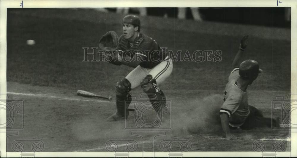 1987 Press Photo LeMoyne College baseball player Ken Harring slides into home - Historic Images