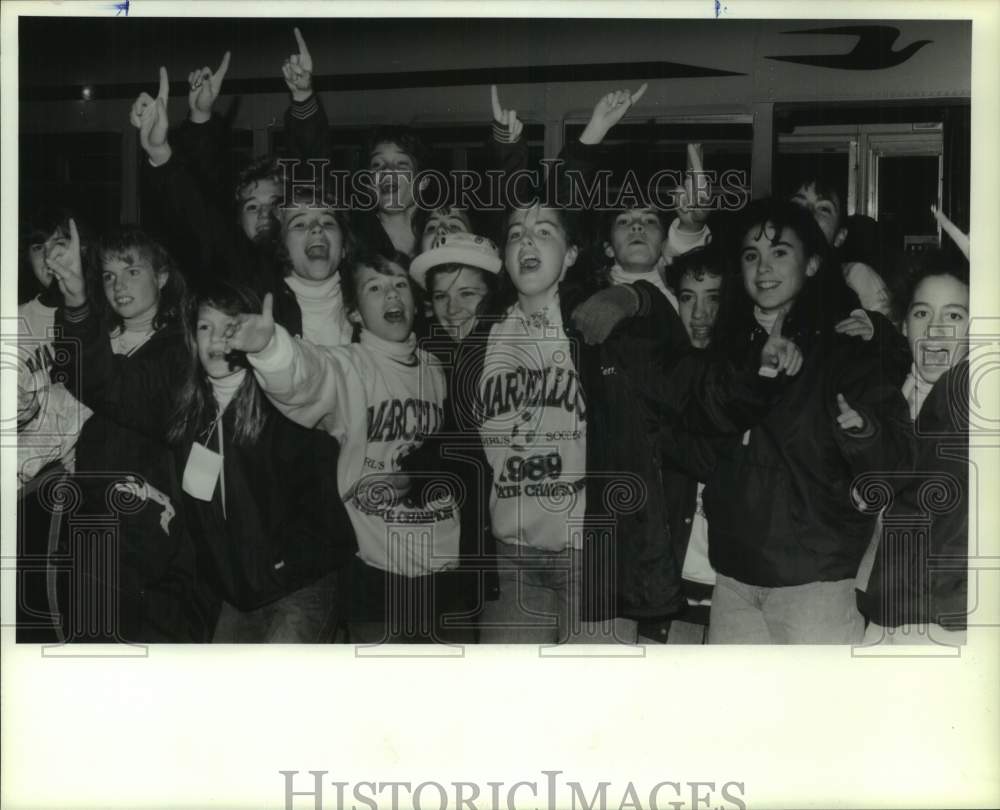 1989 Press Photo Marcellus High Girls Soccer Team Returns After Championship Win - Historic Images