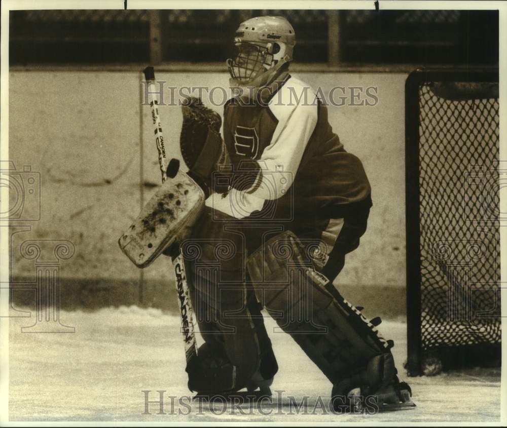 Press Photo Reid Heiser, hockey goalie practicing at Coloseum, New York - Historic Images