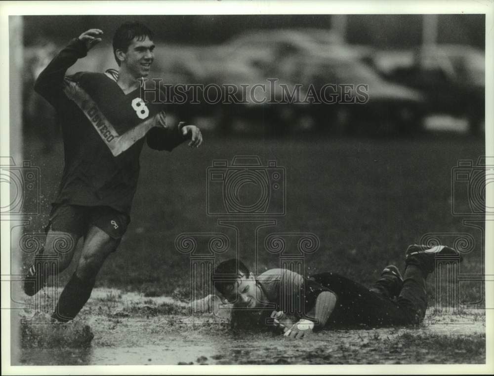 1990 Press Photo Oswego &amp; Baldwinsville High Schools Play Soccer - sys05559 - Historic Images
