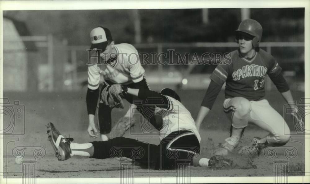 1990 Press Photo Chittenango vs New Hartford boys baseball, New York - sys05697 - Historic Images