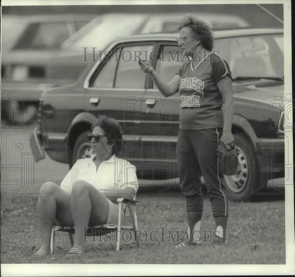 1987 Press Photo Softball player Irene Conto and daughter Judy, New York- Historic Images