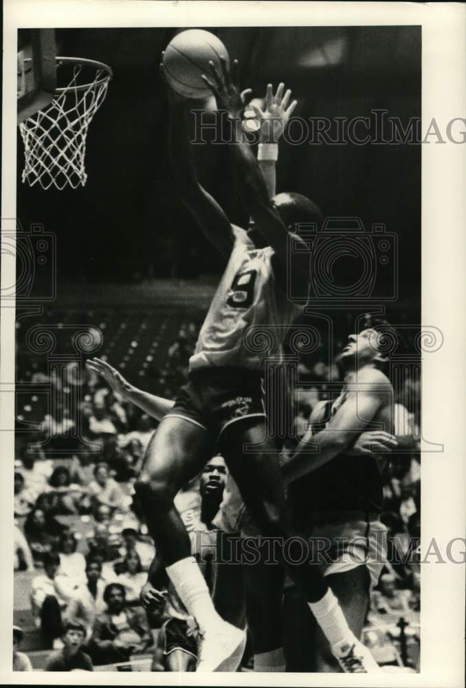 1983 Press Photo Randjon Jones, Central New York Basketball Player in Game - Historic Images