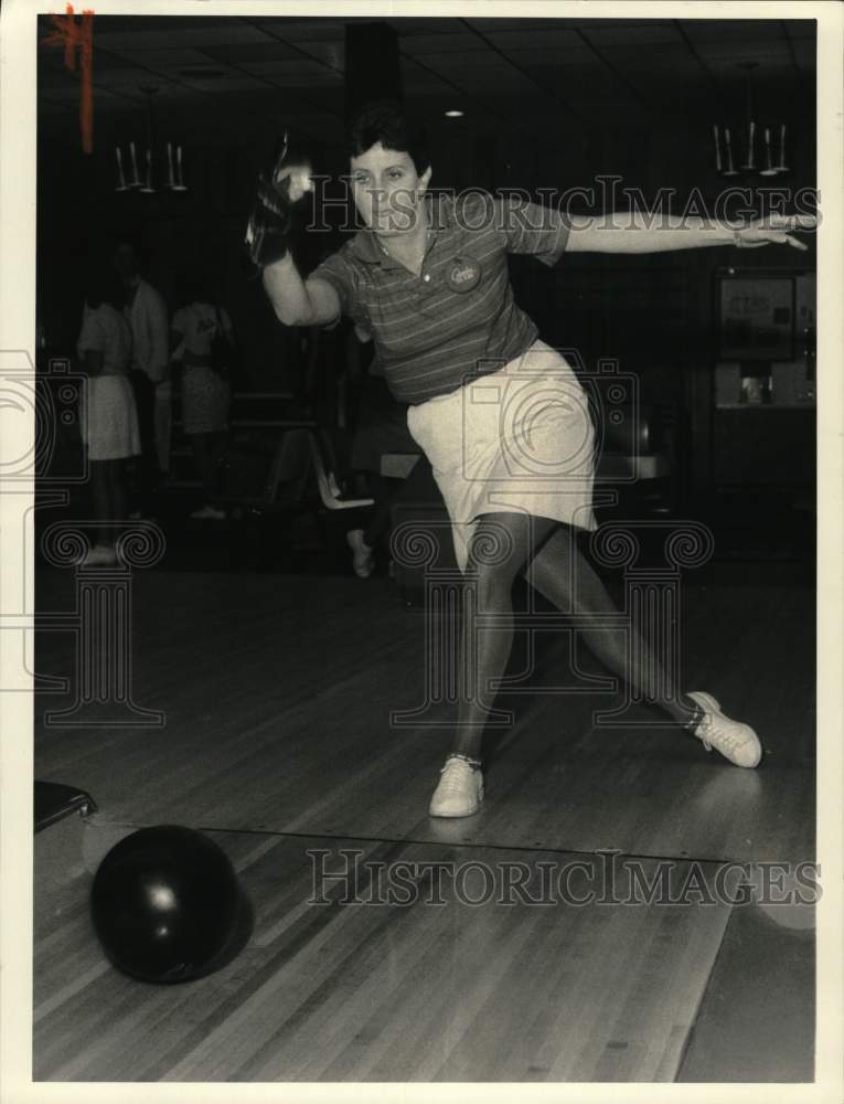 1987 Press Photo Bowler Lorrie Nichols at Flamingo Lanes Professional Tournament- Historic Images