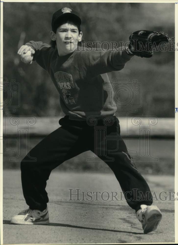 1990 Press Photo Pat McCoy of Camillus prepares to throw Baseball, Shove Park - Historic Images