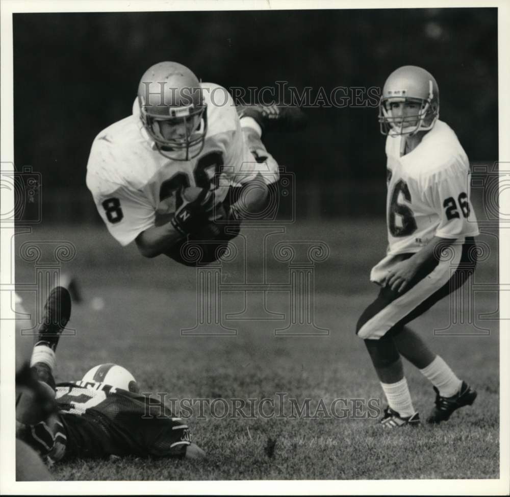 1990 Press Photo Skaneateles Football Player Todd Weil at Bishop Grimes Game - Historic Images