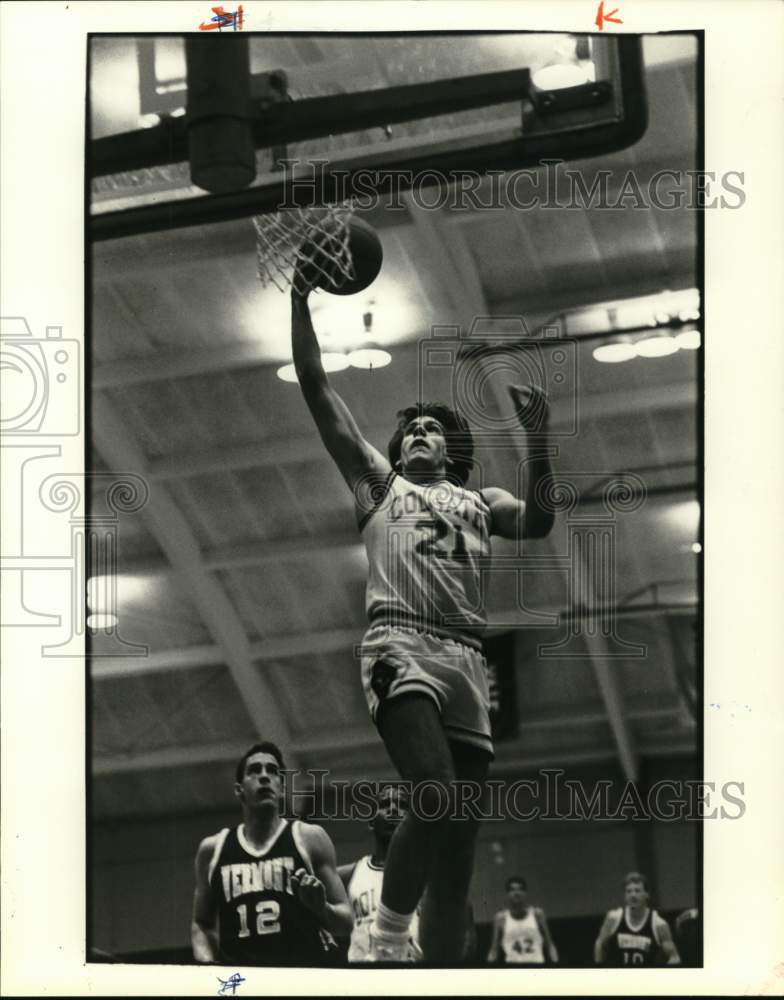 1987 Press Photo Colgate basketball senior forward Bob Bamford attempts lay-up - Historic Images