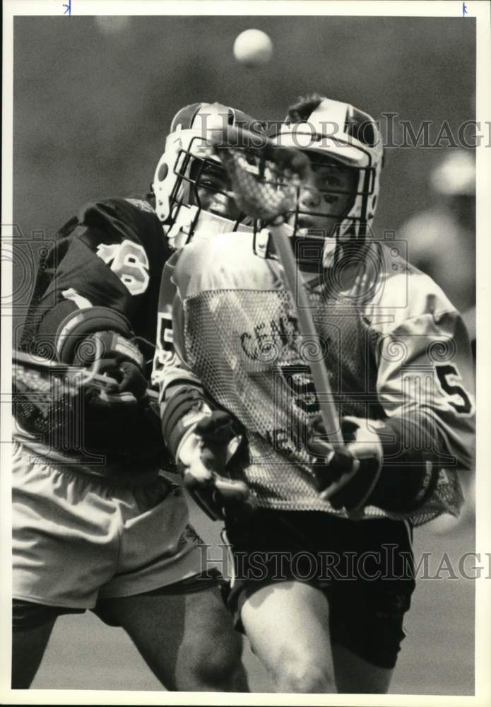 1988 Press Photo Central lacrosse player Mike Doyle #5 tries to catch ball- Historic Images