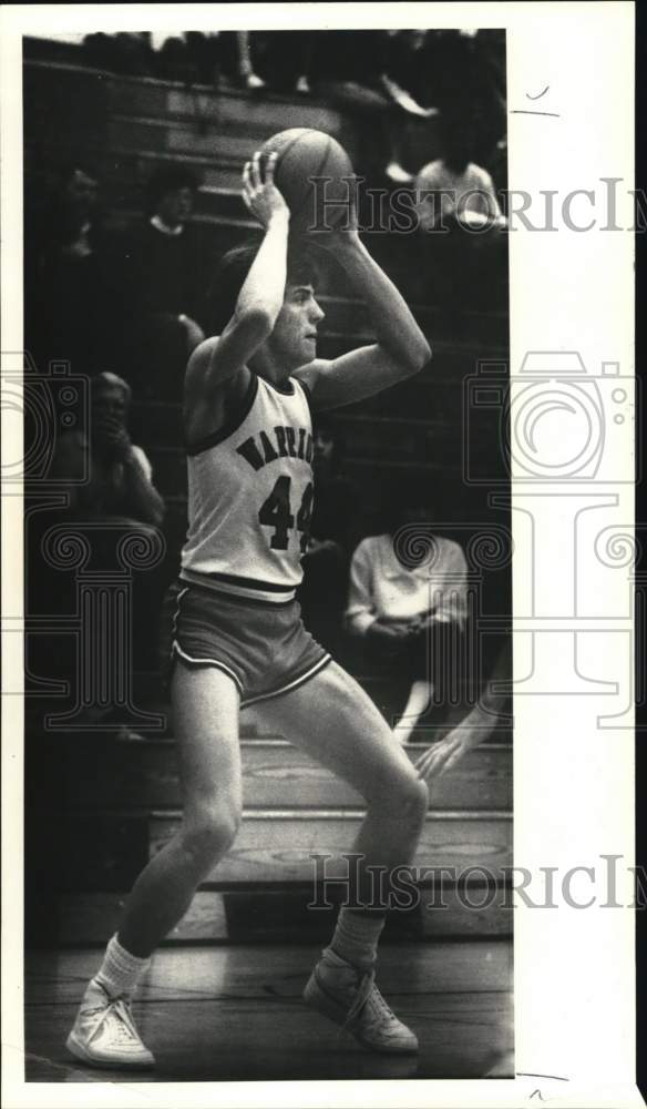 1986 Press Photo Garrett Feuss, Liverpool basketball player, New York - Historic Images