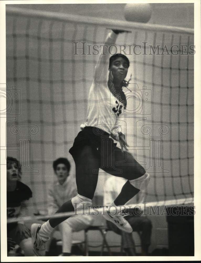 1987 Press Photo Liverpool High School Volleyball Player Lynn Fields at Game- Historic Images