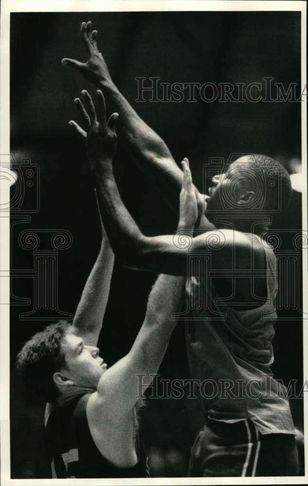 1987 Press Photo Basketball Player Daryl Chievous at Empire State Games- Historic Images