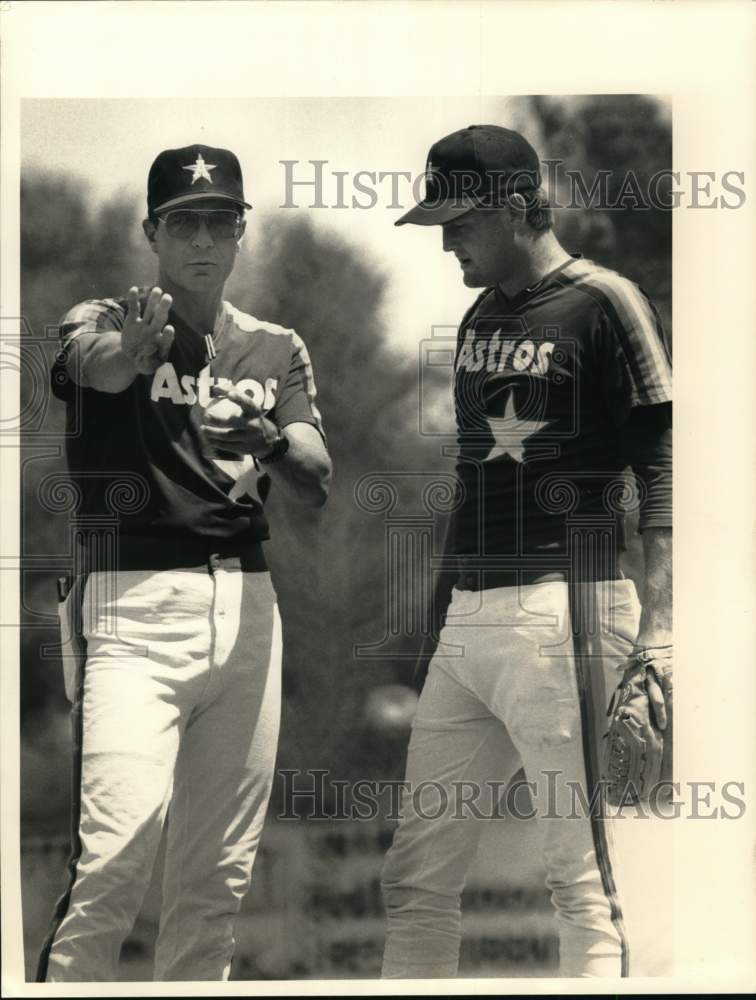 1988 Press Photo Baseball Rick Wise with Auburn Astros Player in practice- Historic Images