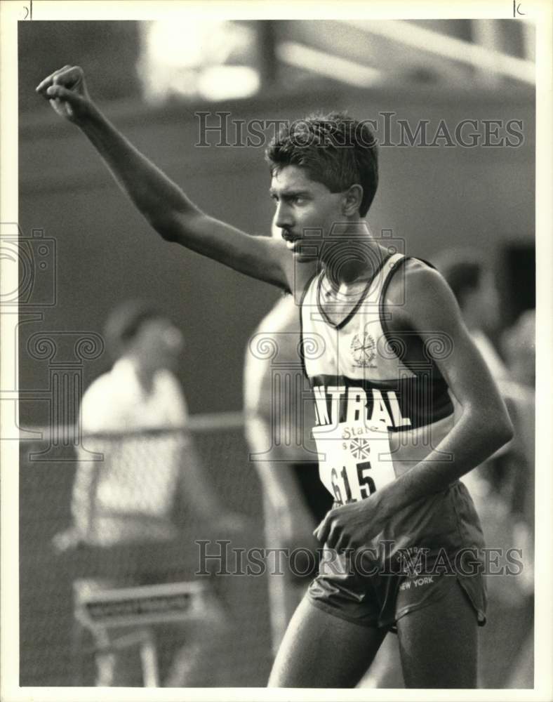 1988 Press Photo Billy Kahn wins 10,000 meter at Sunnycrest Track, New York - Historic Images