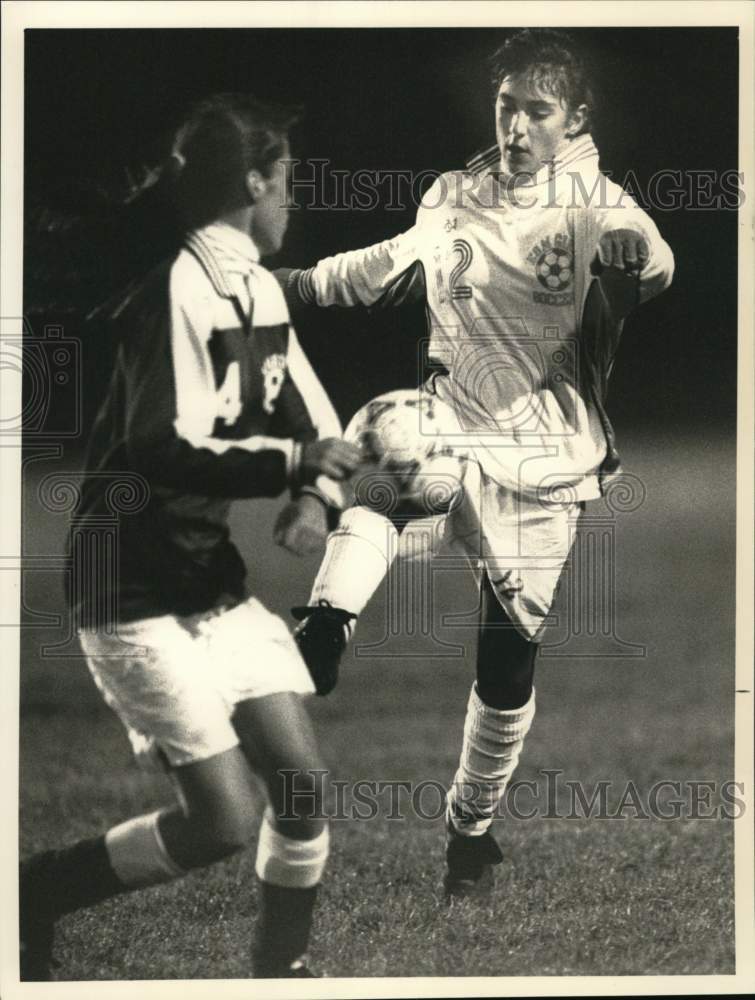 1990 Press Photo East Syracuse-Minoa vs Burnt Hills girls soccer, New York- Historic Images