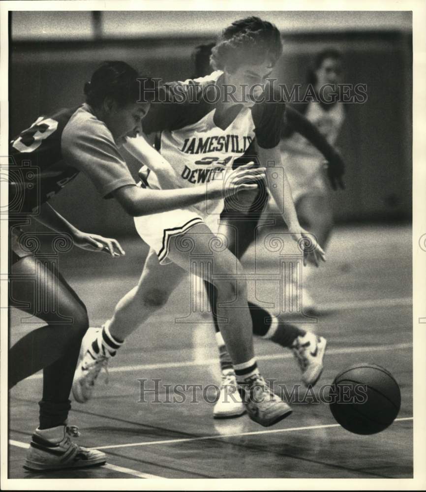 1988 Press Photo Jamesville-Dewitt basketball player Anne Scheftic goes for ball - Historic Images