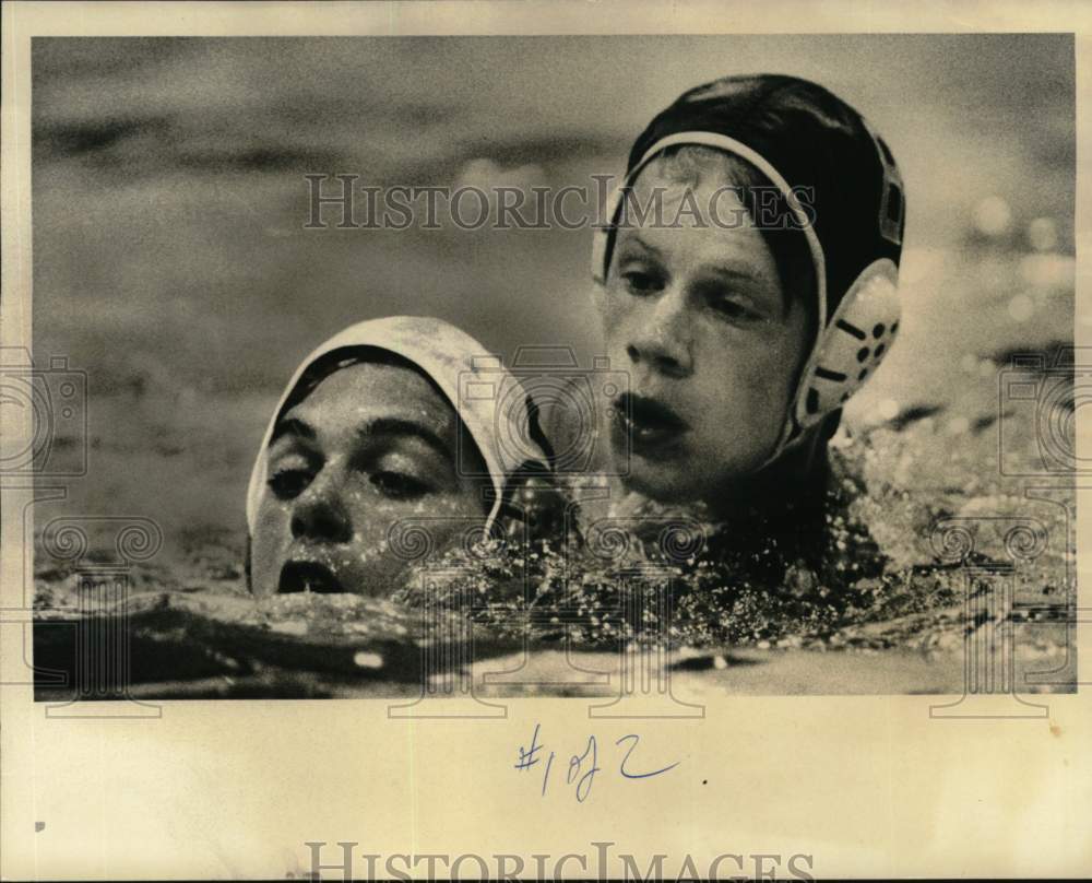 1982 Press Photo Two water polo players keep head above water during ESG match - Historic Images