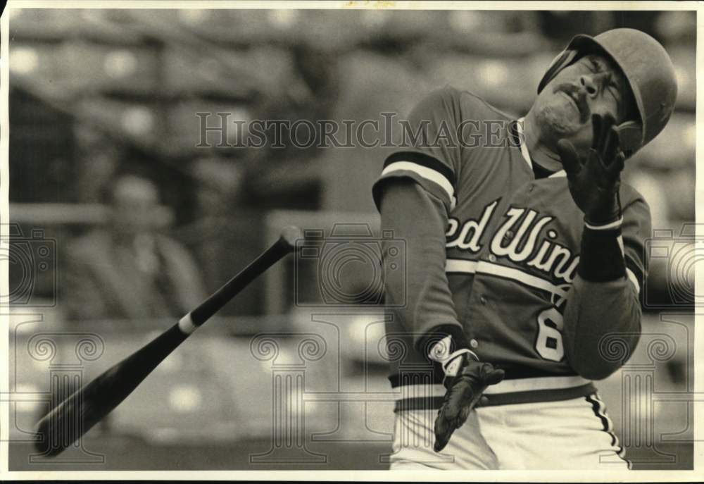 1985 Press Photo Rochester baseball player Leonardo Hernades hit by pitch- Historic Images