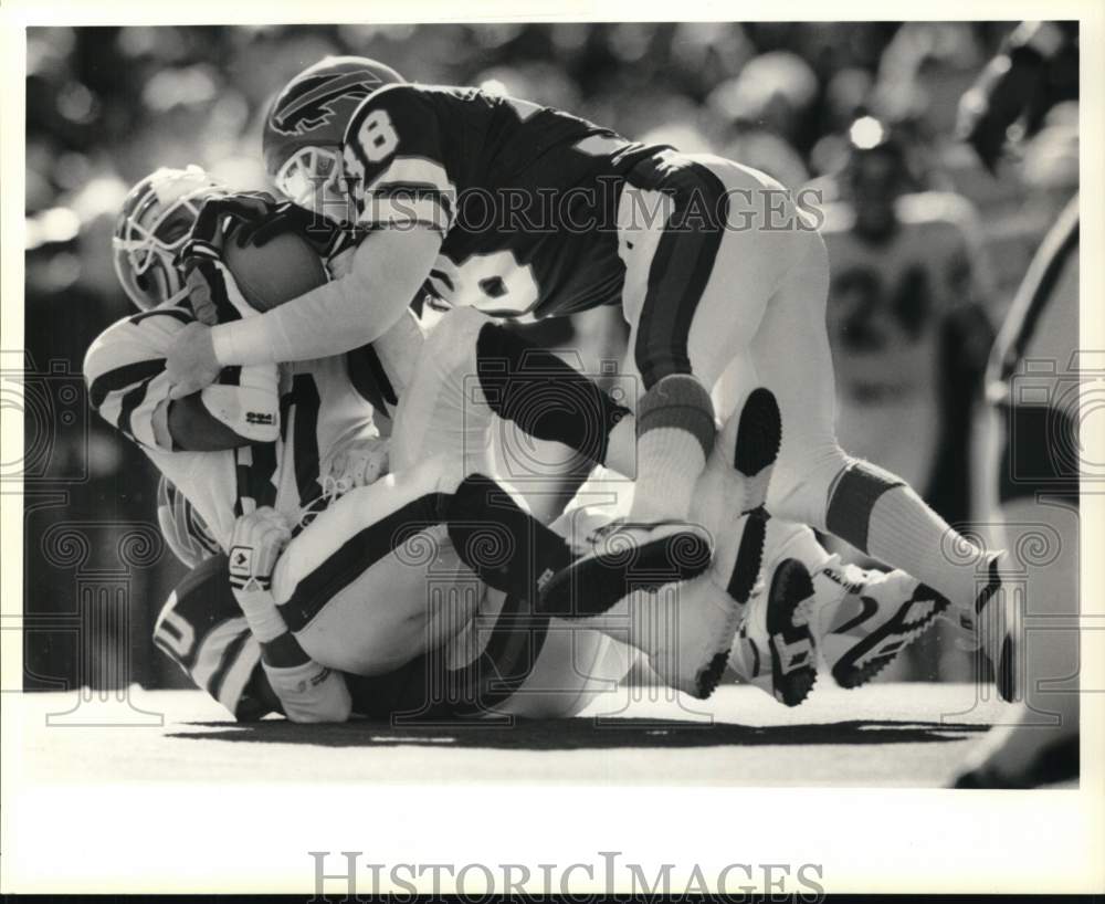 1989 Press Photo Buffalo Bills football players Sutton &amp; Kelso tackle Jets WR - Historic Images