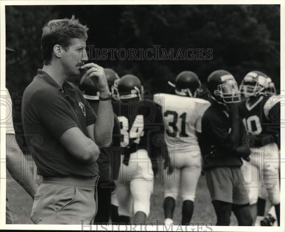 1989 Press Photo Corcoran football coach Rich Lefler watching players practice- Historic Images