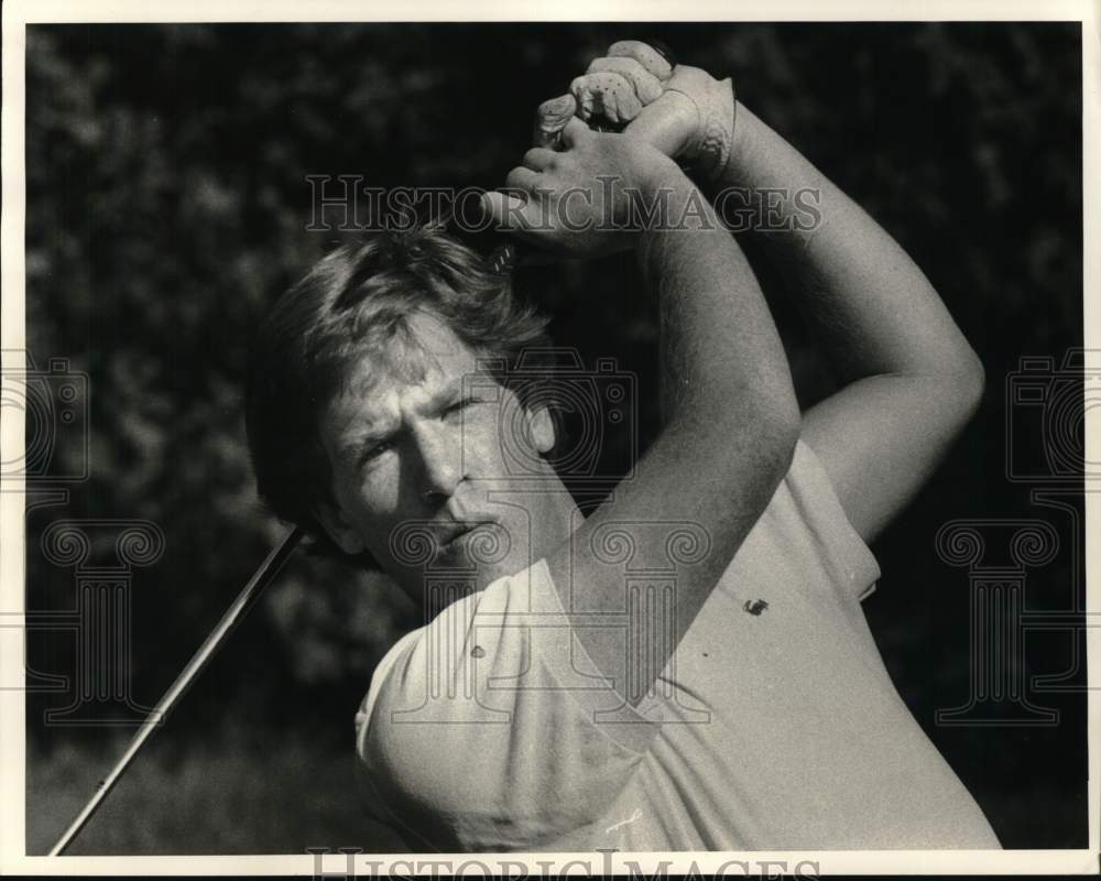 1983 Press Photo Golfer John Flynn watches his shot in tourney at Lafayette Club - Historic Images
