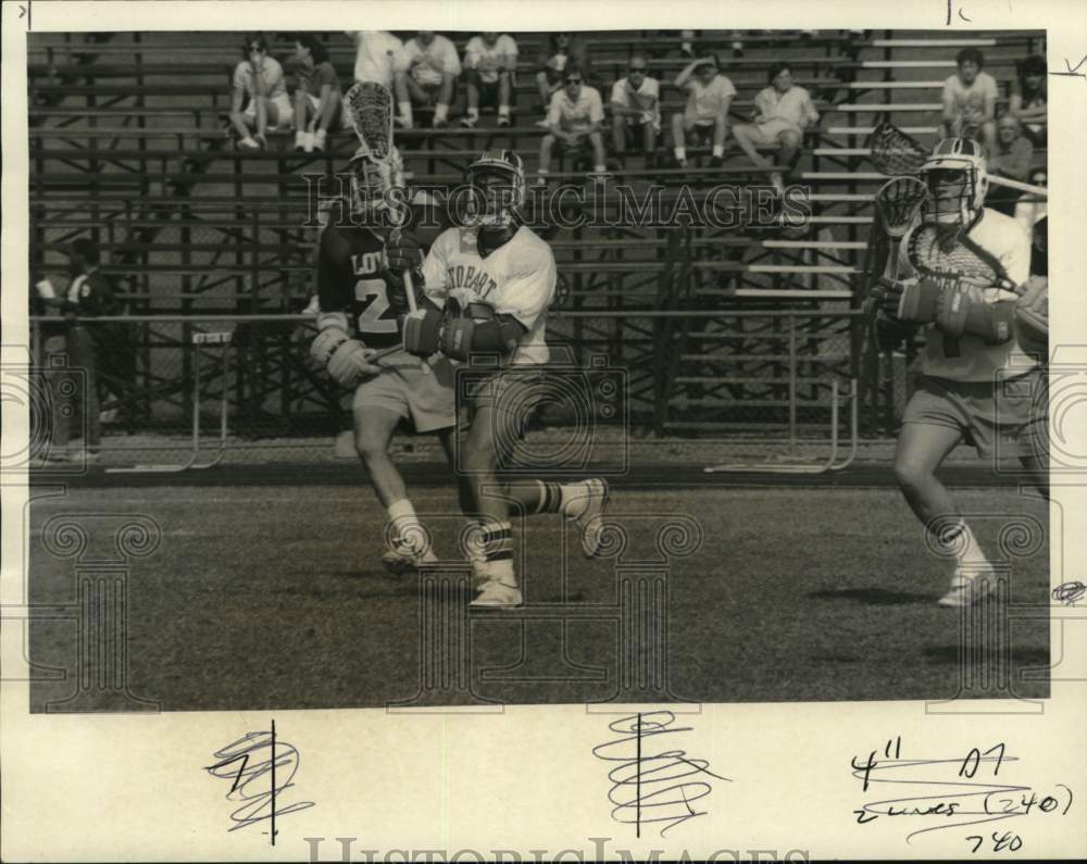 1986 Press Photo Hobart College lacrosse player Tom Gravante goes on the attack - Historic Images