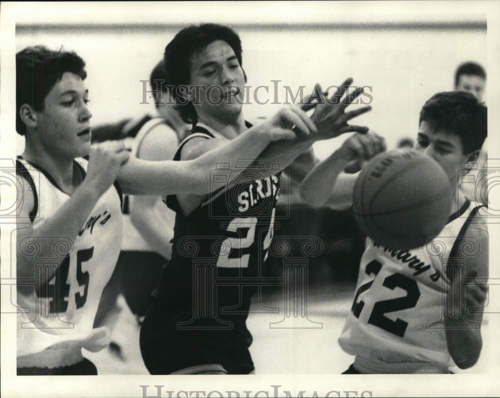 1987 Press Photo St. Mary&#39;s Basketball Players in Game with Dave Riley, New York - Historic Images