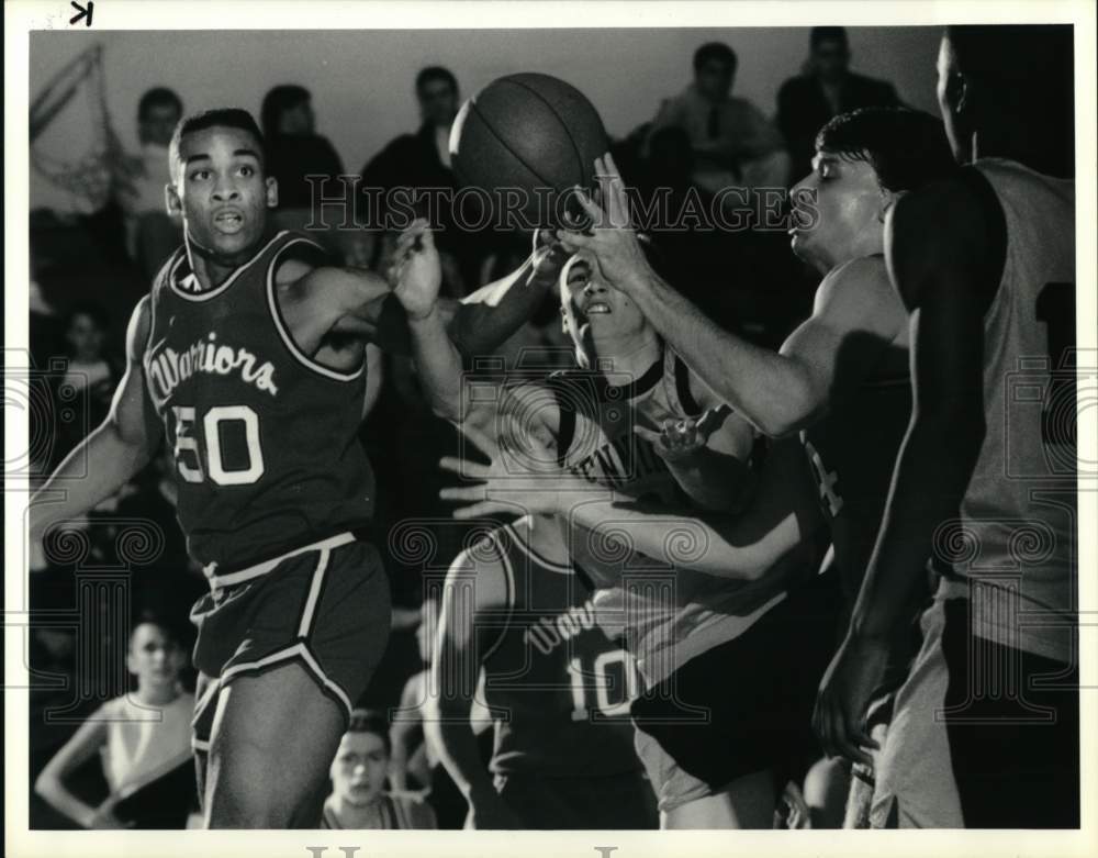 1990 Press Photo Liverpool versus Henninger High School Basketball Game - Historic Images