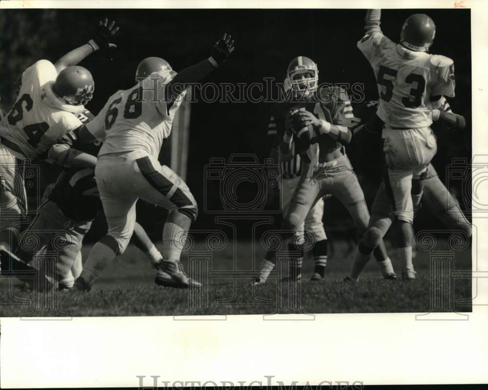 1985 Press Photo Jamesville-DeWitt Football Player Greg Burns in Game, New York - Historic Images