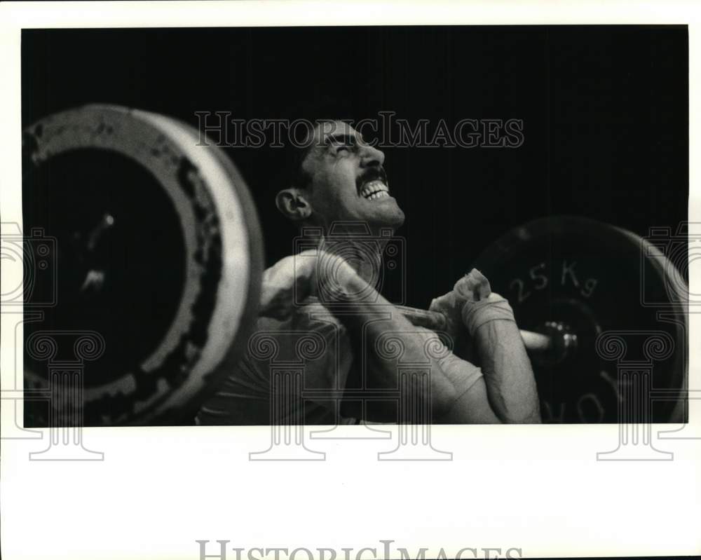 1987 Press Photo Weightlifter Joe Fagnani grimaces as he lifts 110 KG in ESG- Historic Images