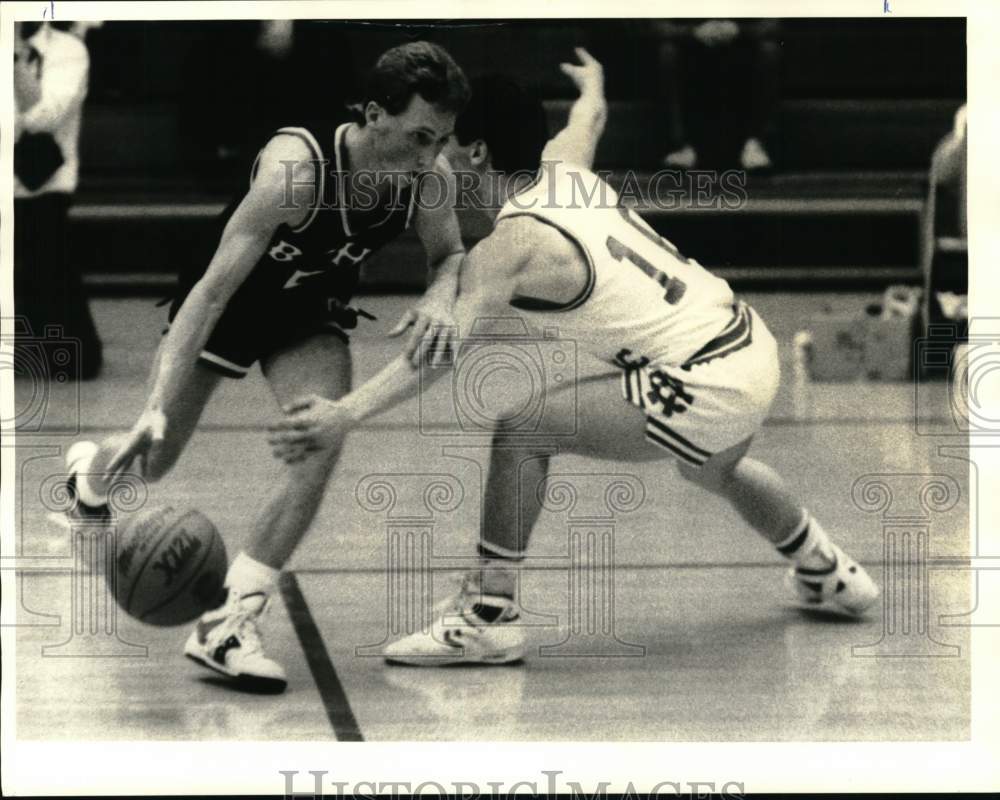 1988 Press Photo Bishop Cunningham Basketball Player Matt Mattott at Game - Historic Images