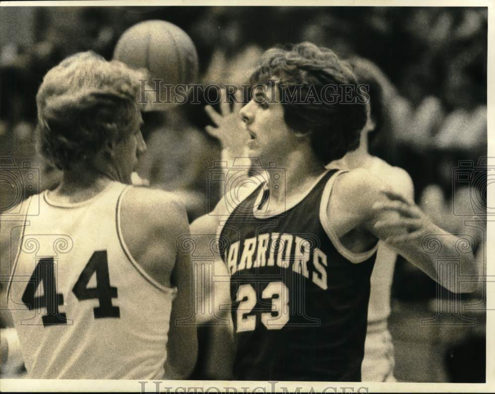 1984 Press Photo Hannibal and Weedsport Basketball Players at Championship Game- Historic Images
