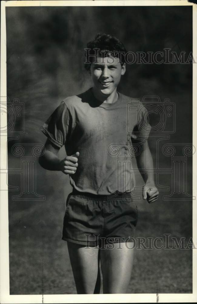 1985 Press Photo Joe Cornell runs at Moravia Country Club - sys08266 - Historic Images